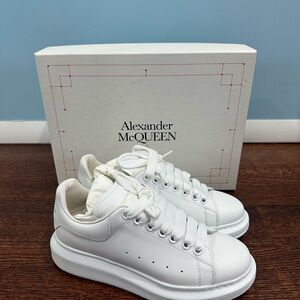 Alexander McQueen Calf Leather Lace-Up Round-Toe Low-Top Casual Shoes White